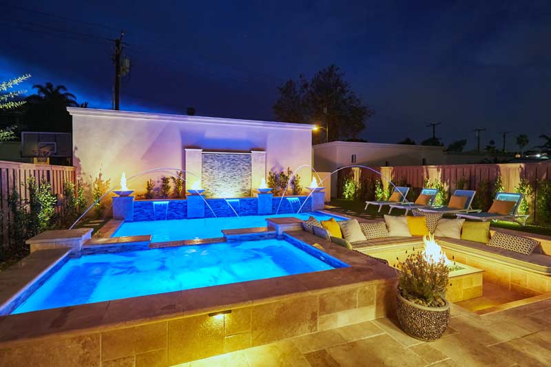 South Redondo Beach pool, bar, hot tub and fountain