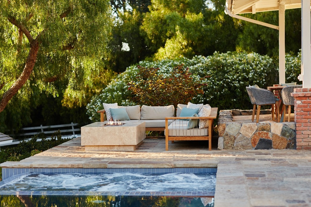 Estate hardscape and patio at Morgan Lane, Rolling Hills